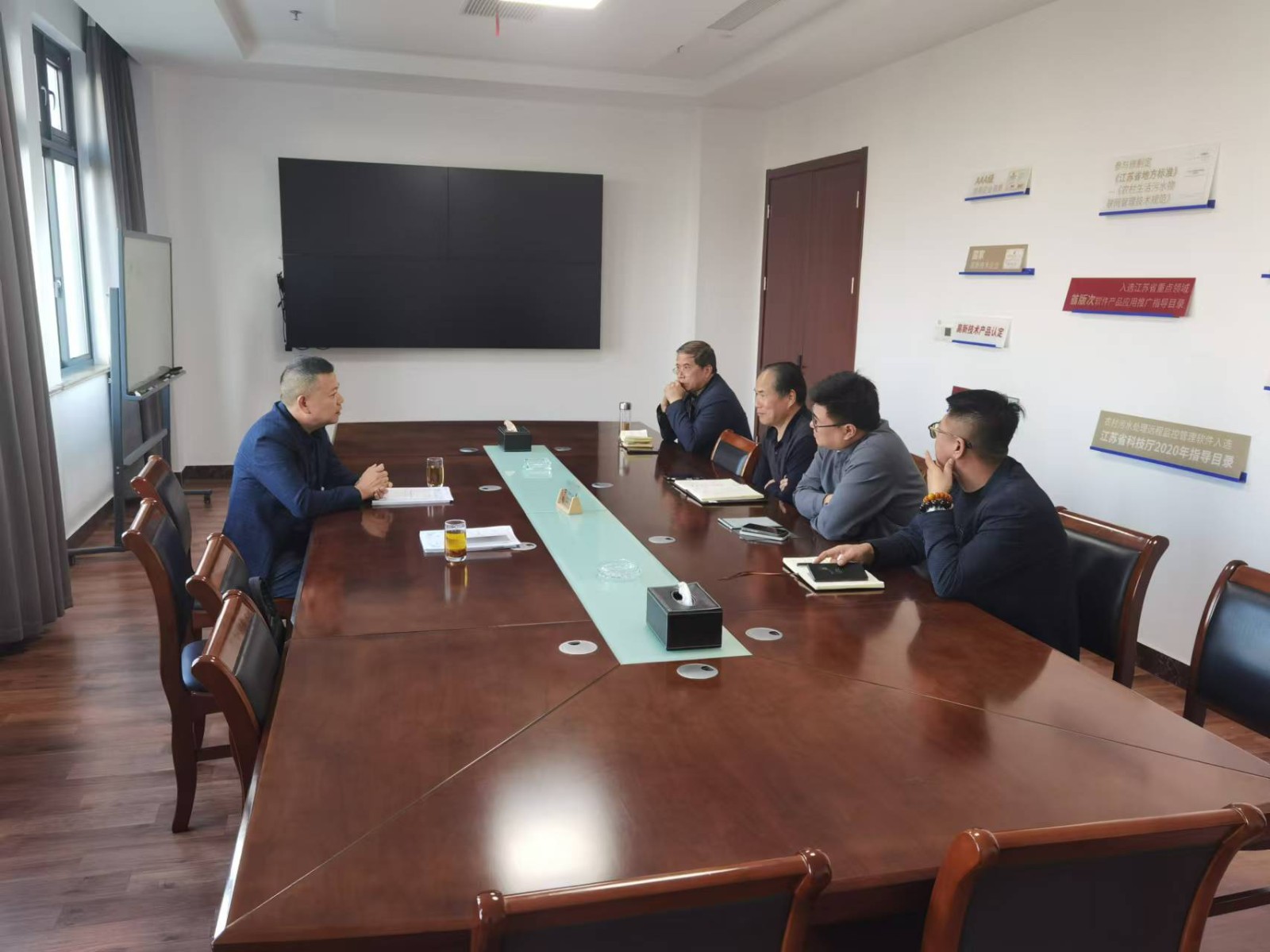 党建引领 对标学习促发展