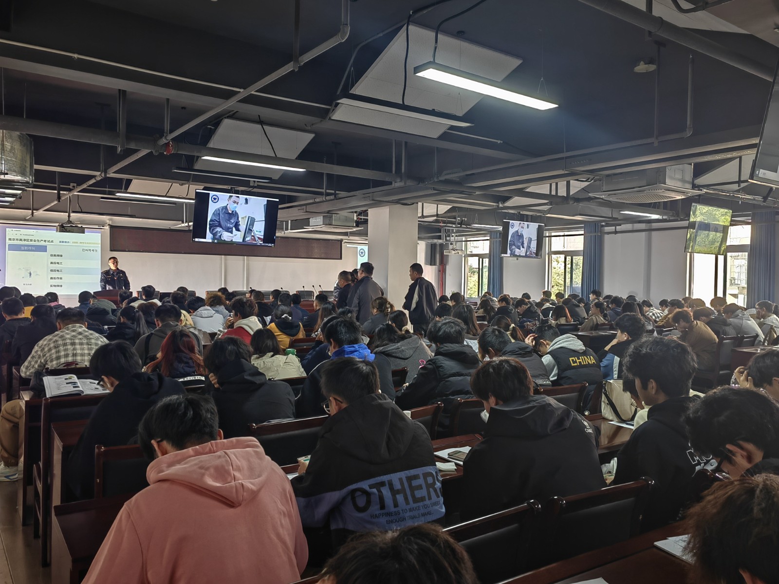 暖心护航 秩序井然——高淳区安全生产考试点特种作业低压电工专场考试顺利完成