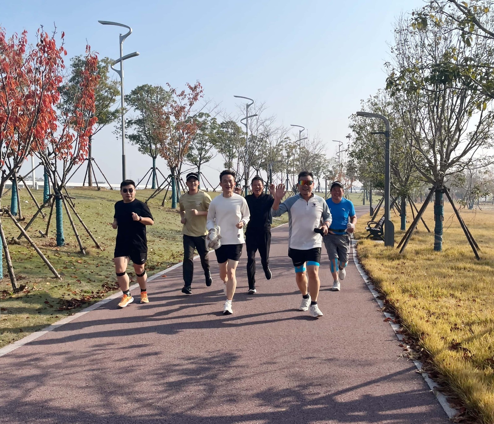 绿动滨湖 聚力同行——第一届“早安·路通”杯活力健康跑圆满落幕